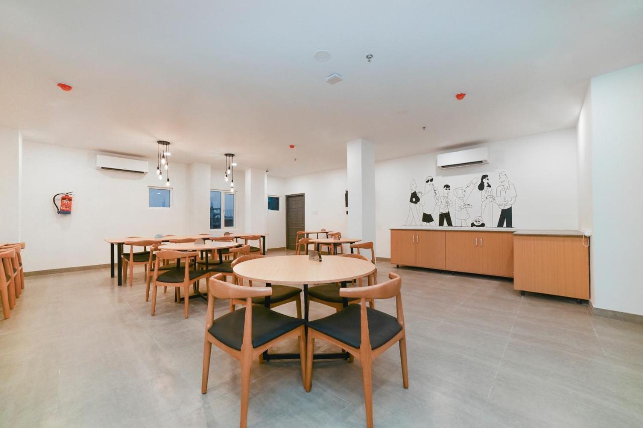 Vaccinated Staff- Oyo Townhouse 384 Nk Hotels Dispur Экстерьер фото